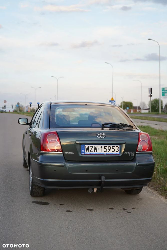 Toyota Avensis 2.0 D-4D Sol Premium - 4