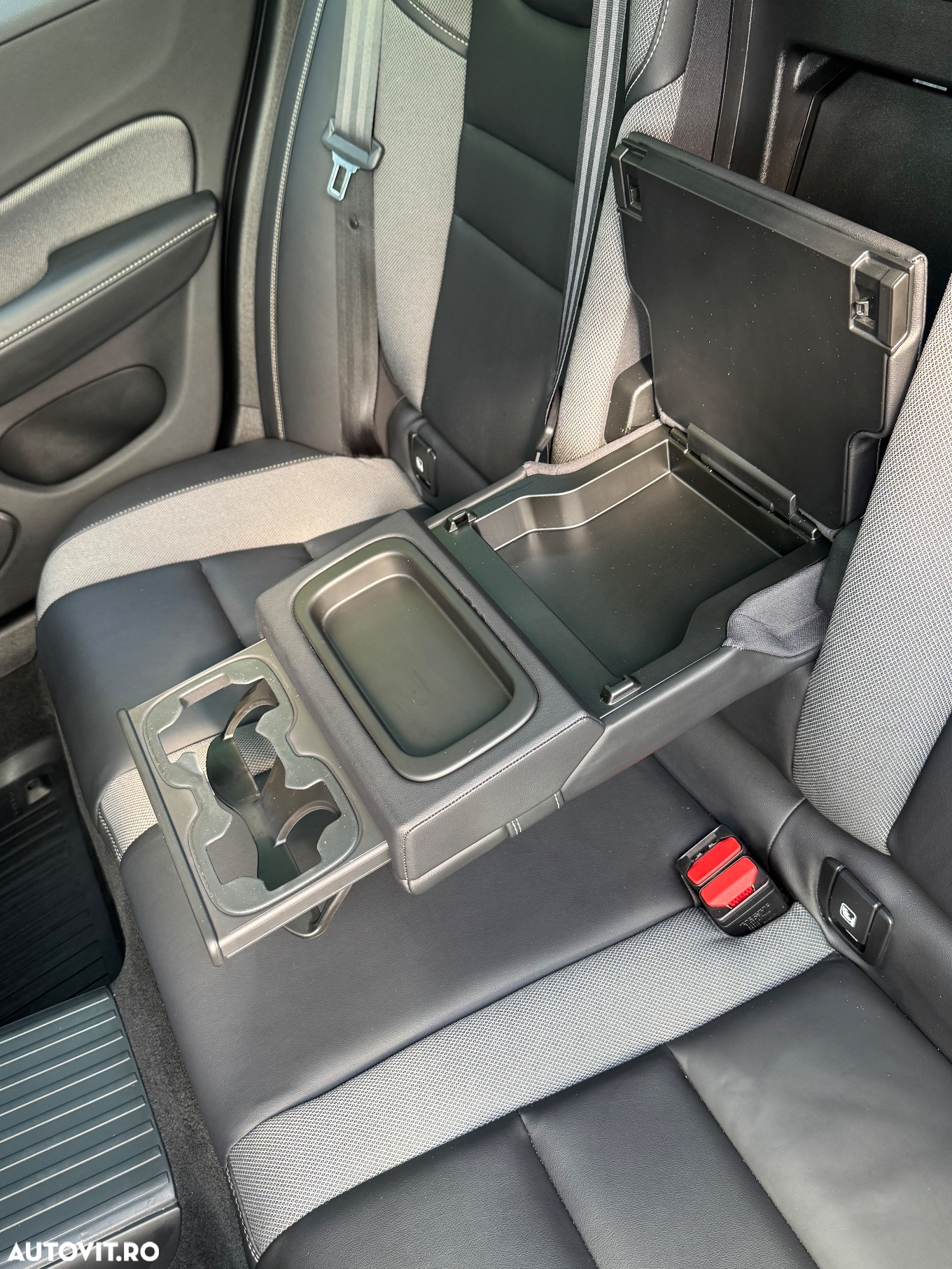 Volvo V60 T6 AWD Recharge Geartronic RDesign Expression - 14