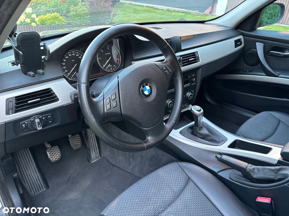 BMW Seria 3 318d - 14