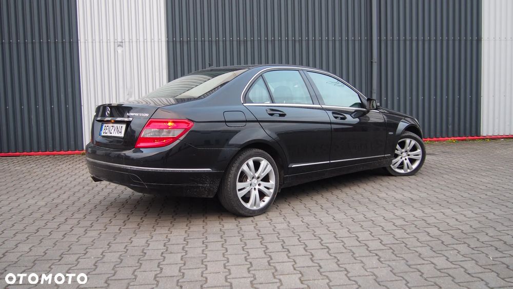 Mercedes-Benz Klasa C 180 Kompressor BlueEFFICIENCY Elegance - 4