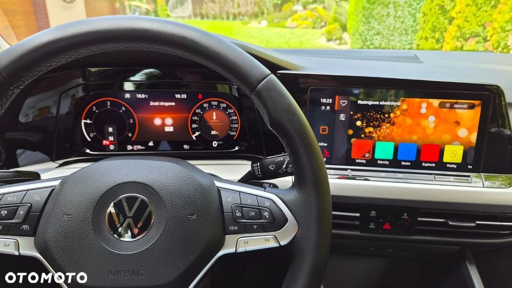 Volkswagen Golf 2.0 BlueTDI DSG Highline - 38