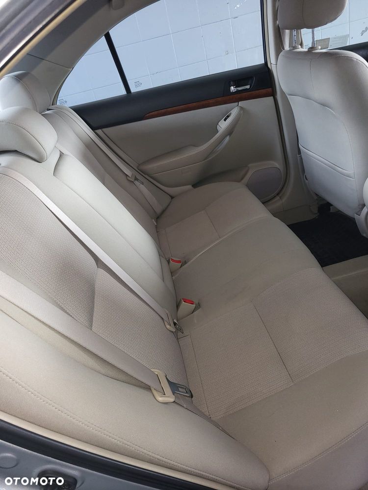 Toyota Avensis 2.0 D-4D Luna - 4