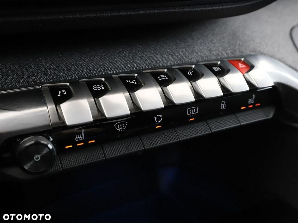 Peugeot 3008 1.2 PureTech Allure S&S EAT8 - 30