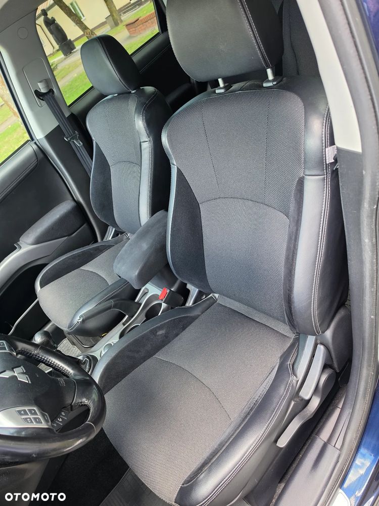 Mitsubishi Outlander 2.0 DI-D 4WD Intense - 28