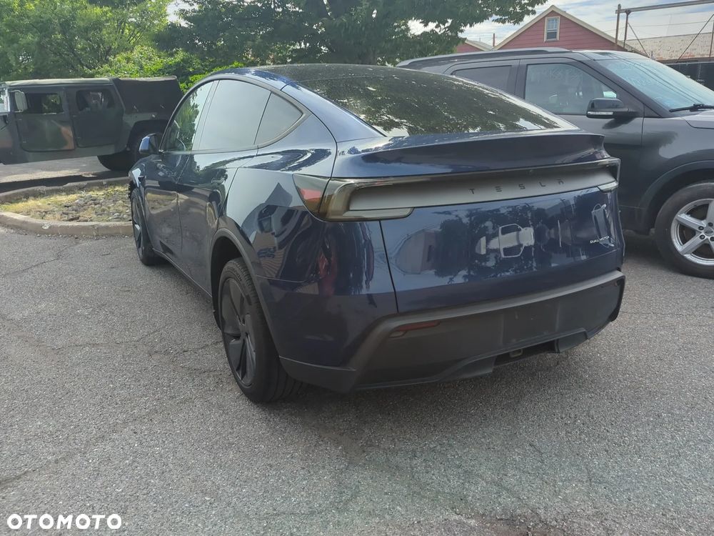 Tesla Model Y - 1