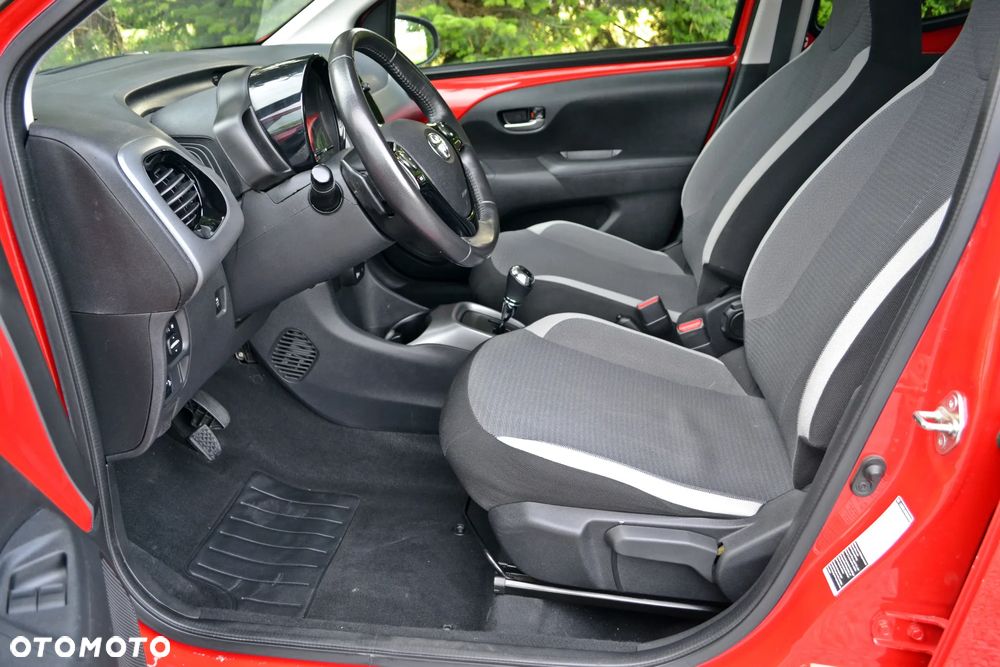Toyota Aygo x.shift x-play connect - 18