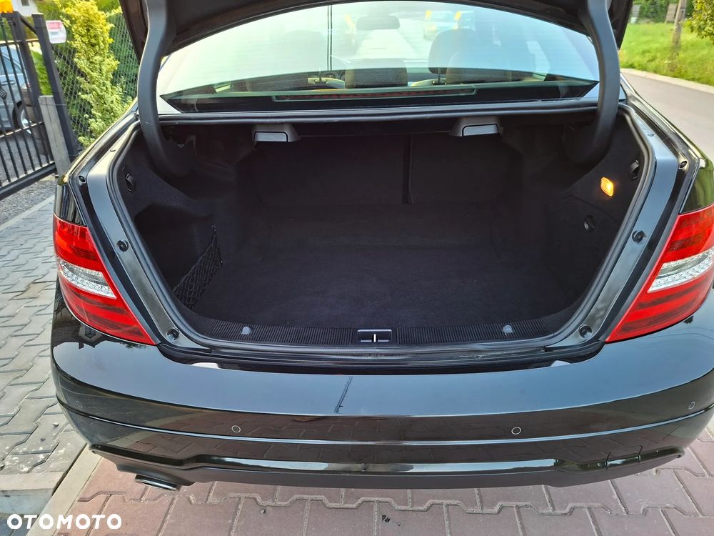 Mercedes-Benz Klasa C 200 CGI BlueEff Avantgarde - 39