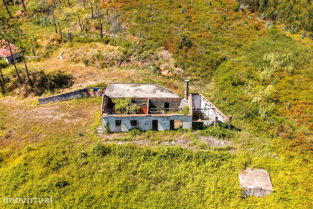 Propriedade rural com construções tradicionais para reabilitar | Cadav - Grande imagem: 5/15