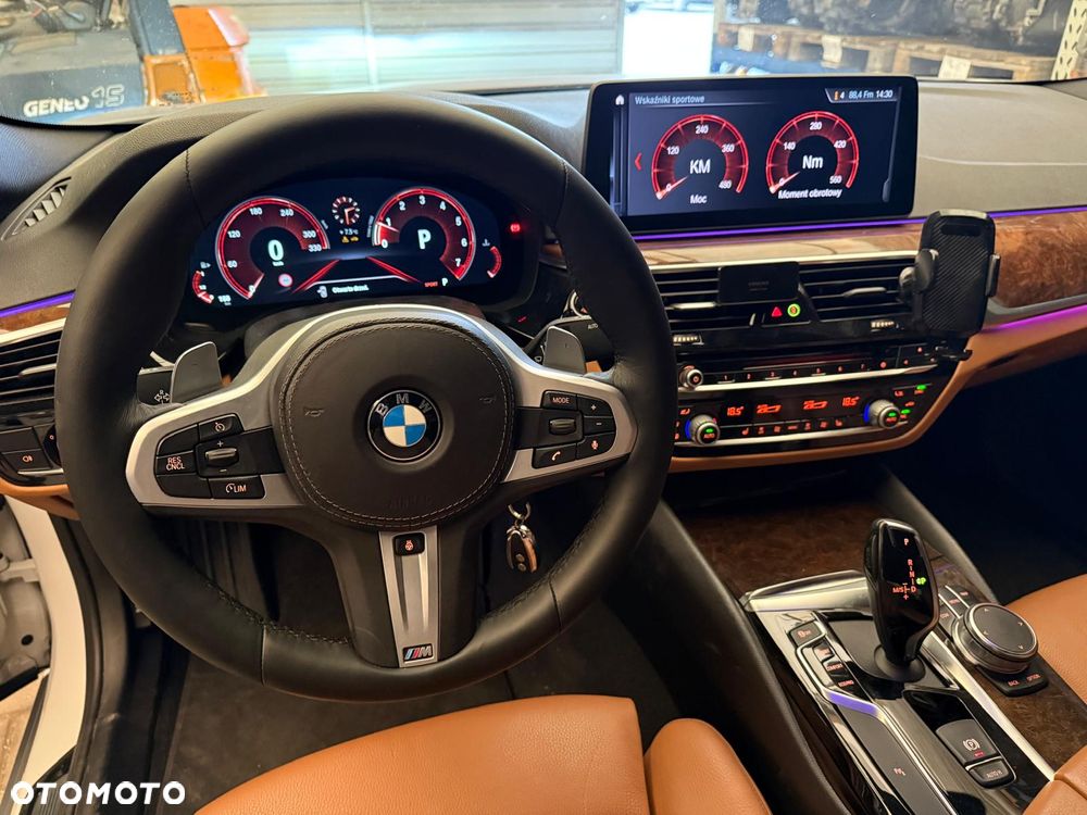 BMW Seria 5 540i GPF xDrive Sport Line sport - 10