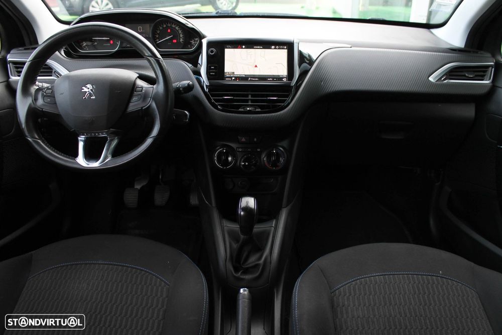 Peugeot 208 1.2 PureTech Signature - 8