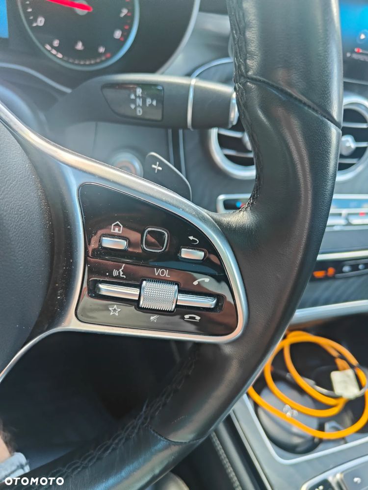 Mercedes-Benz GLC 300 4Matic 9G-TRONIC AMG Line - 20