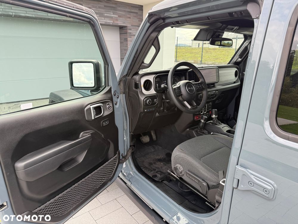 Jeep Wrangler - 9