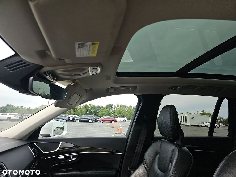 Volvo XC 90 - 9