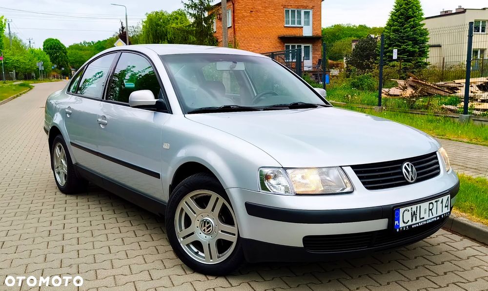Volkswagen Passat 1.8T Comfortline - 12