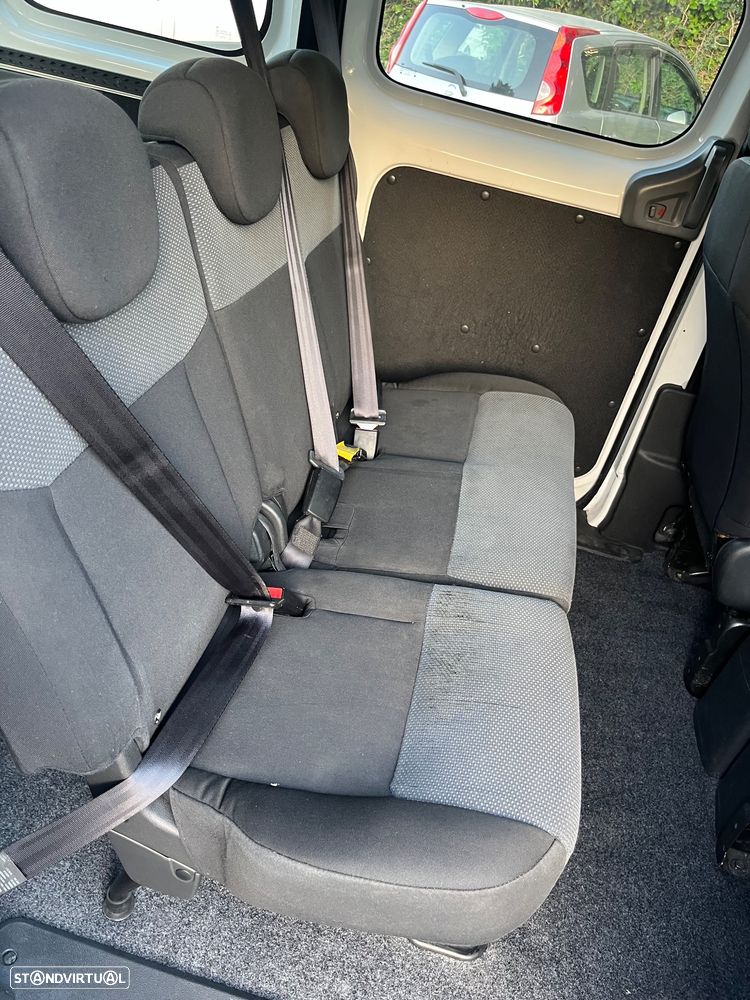 Nissan NV200 Combi - 22