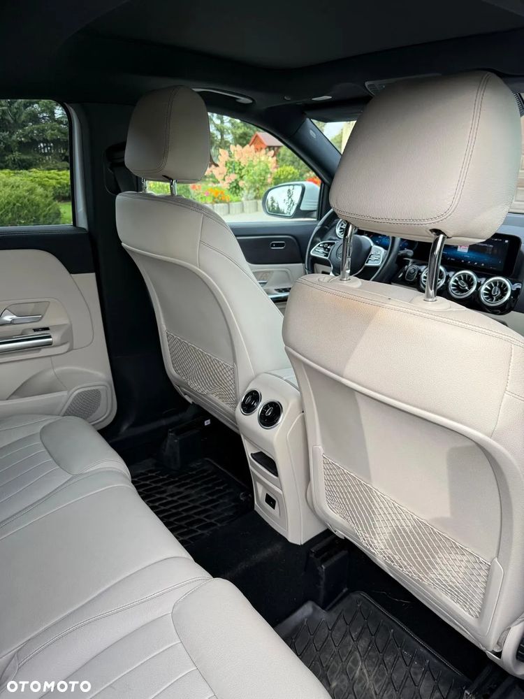 Mercedes-Benz GLA - 28