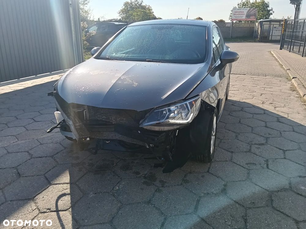 Seat Ibiza 2016 photo 2