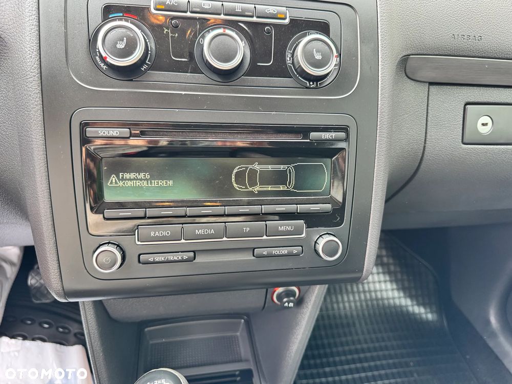 Volkswagen Touran - 12