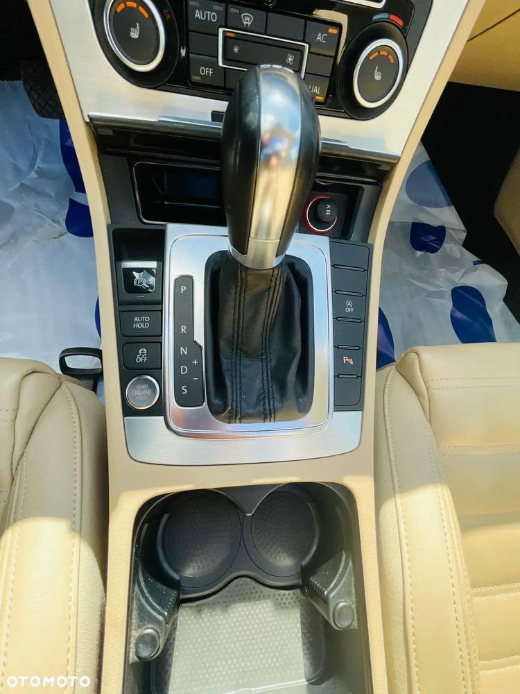 Volkswagen Passat 2.0 TDI DPF DSG Highline - 28