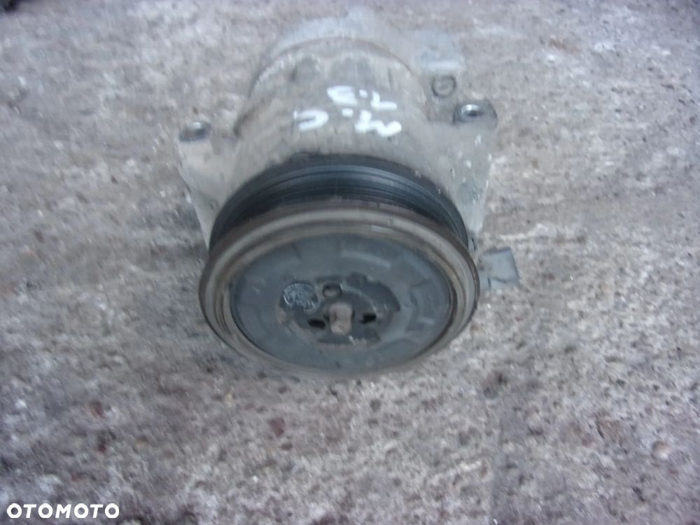 Sprężarka kompresor klimatyzacji Mitsubishi Colt 5SE09C - 2