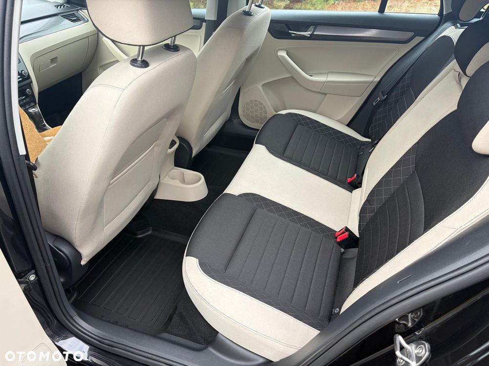 Skoda RAPID 1.0 TSI Style DSG - 23