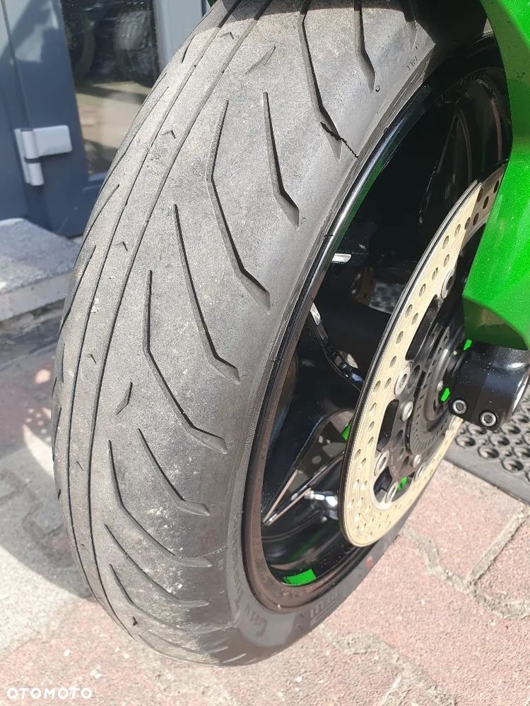 Kawasaki H2 - 4