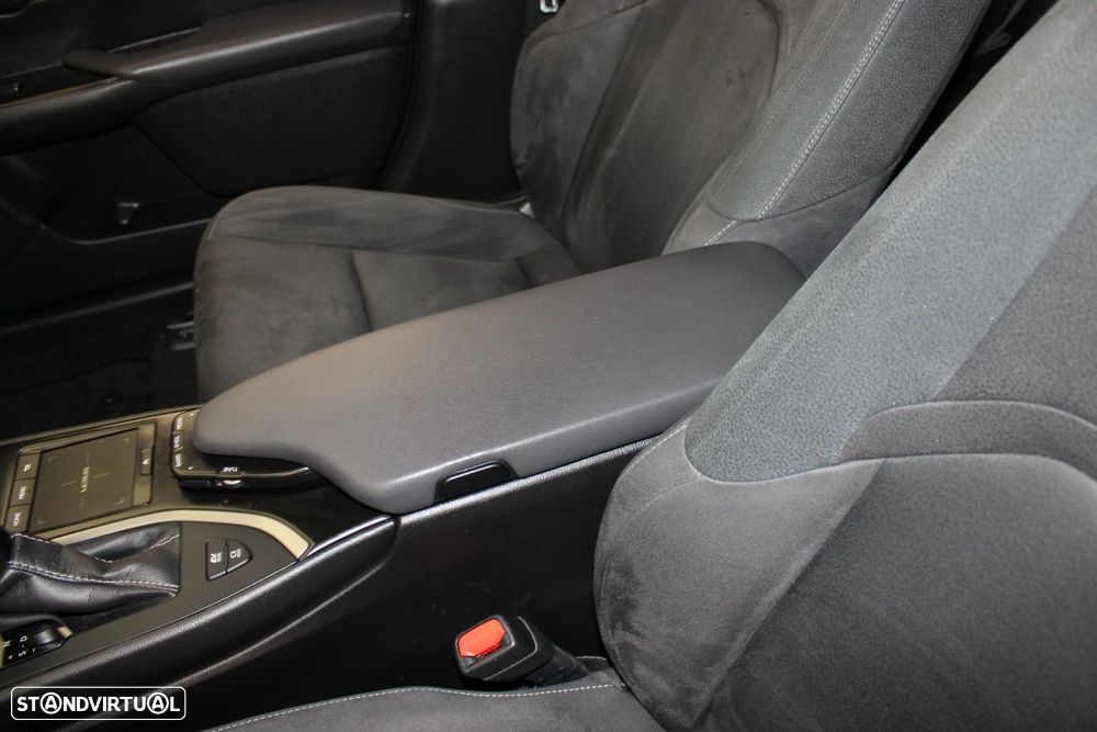 Lexus UX 250h Premium - 26