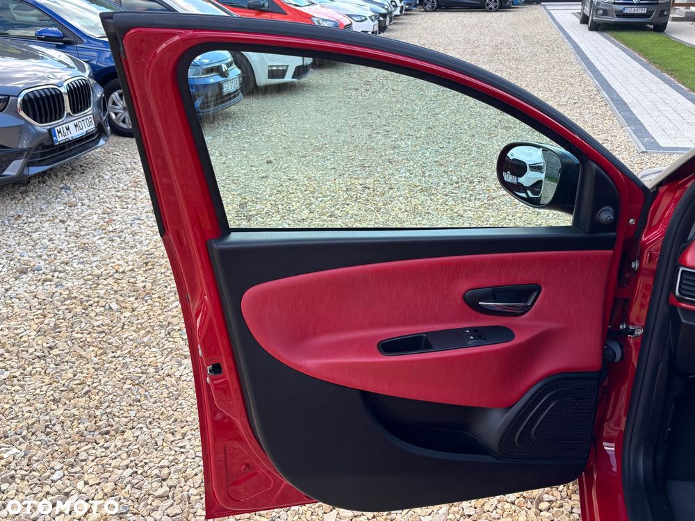 Lancia Ypsilon Y 1.2 8v Black & Red Edition - 13