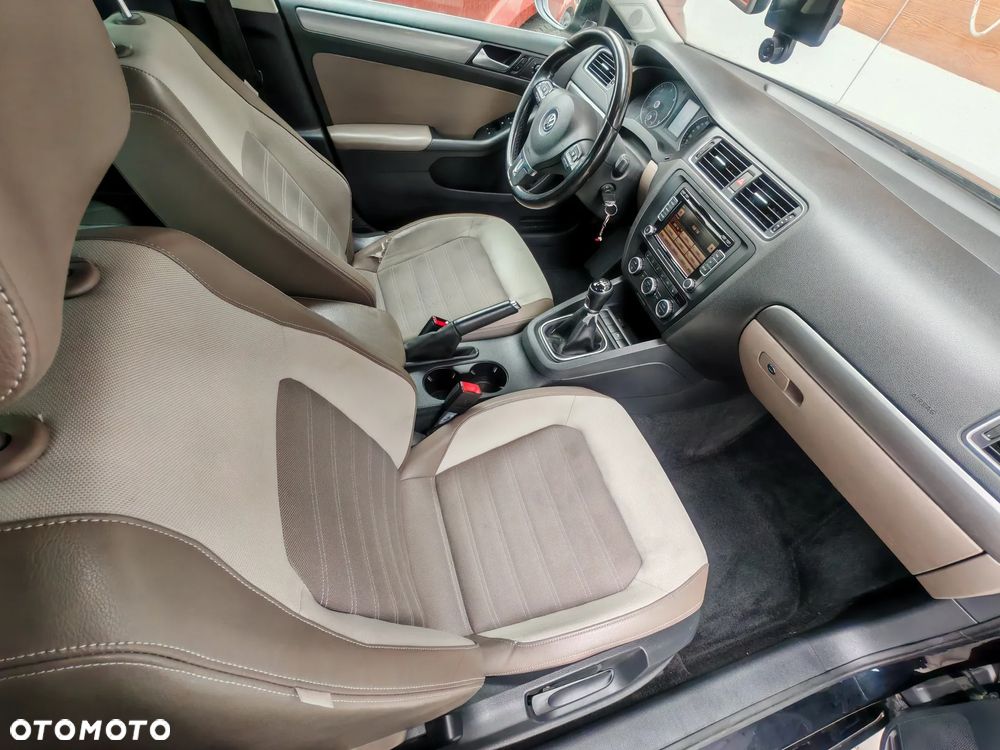 Volkswagen Jetta 1.6 TDI Highline - 19