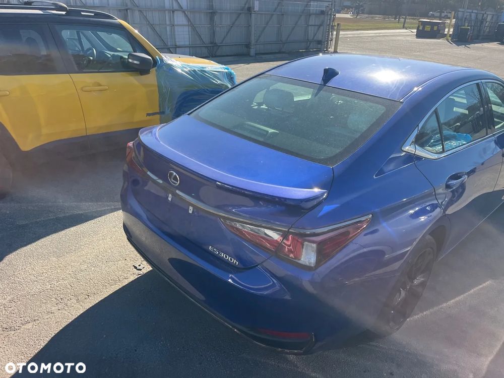 Lexus ES 300h F Sport - 9