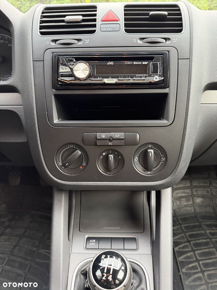 Volkswagen Jetta 1.6 Trendline - 14