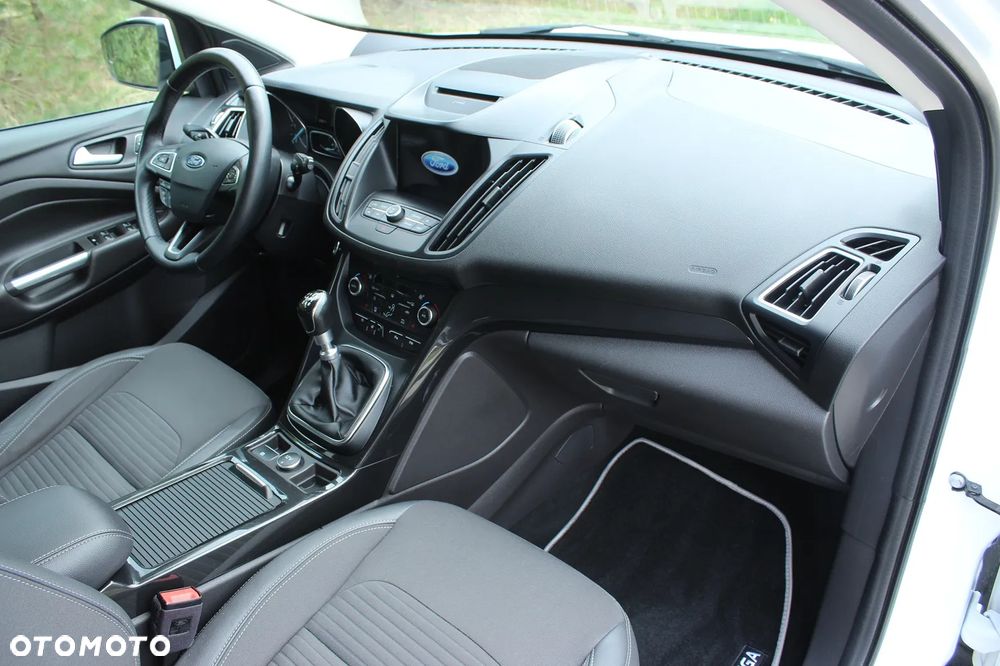 Ford Kuga - 26