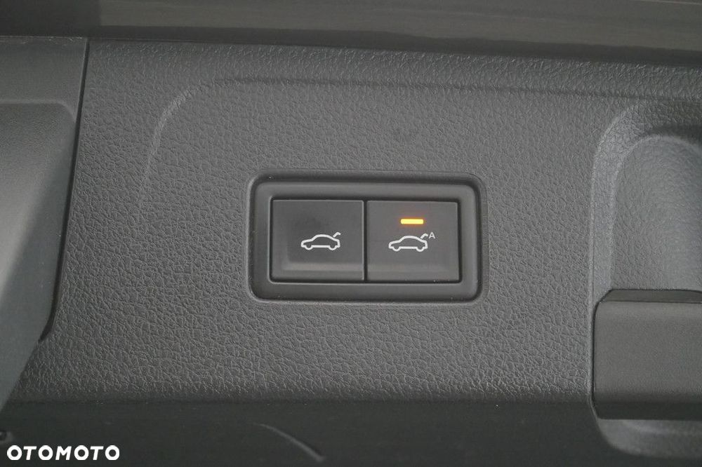 Volkswagen Passat Variant 2.0 TDI SCR Business DSG - 17
