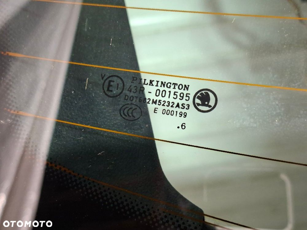 Skoda Octavia III 5E0 hatchback 2016 Klapa bagażnika tył czarna LF9R - 5