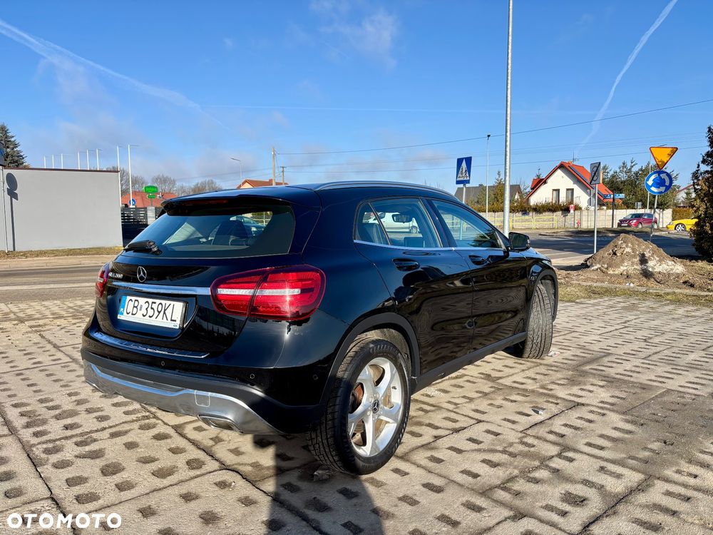 Mercedes-Benz GLA 200 7G-DCT - 19