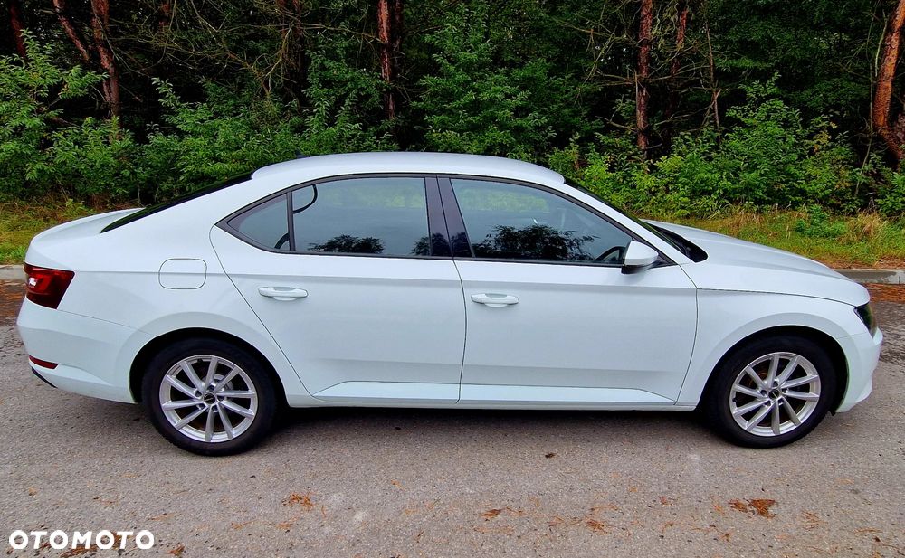 Skoda Superb 2.0 TDI Premium Edition - 5