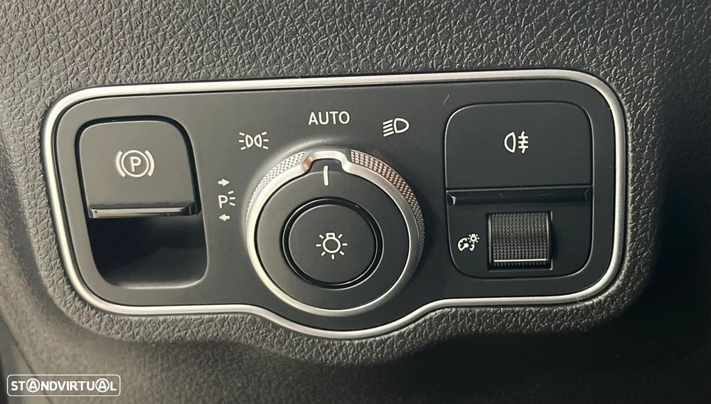 Mercedes-Benz GLB 180 d AMG Line - 14