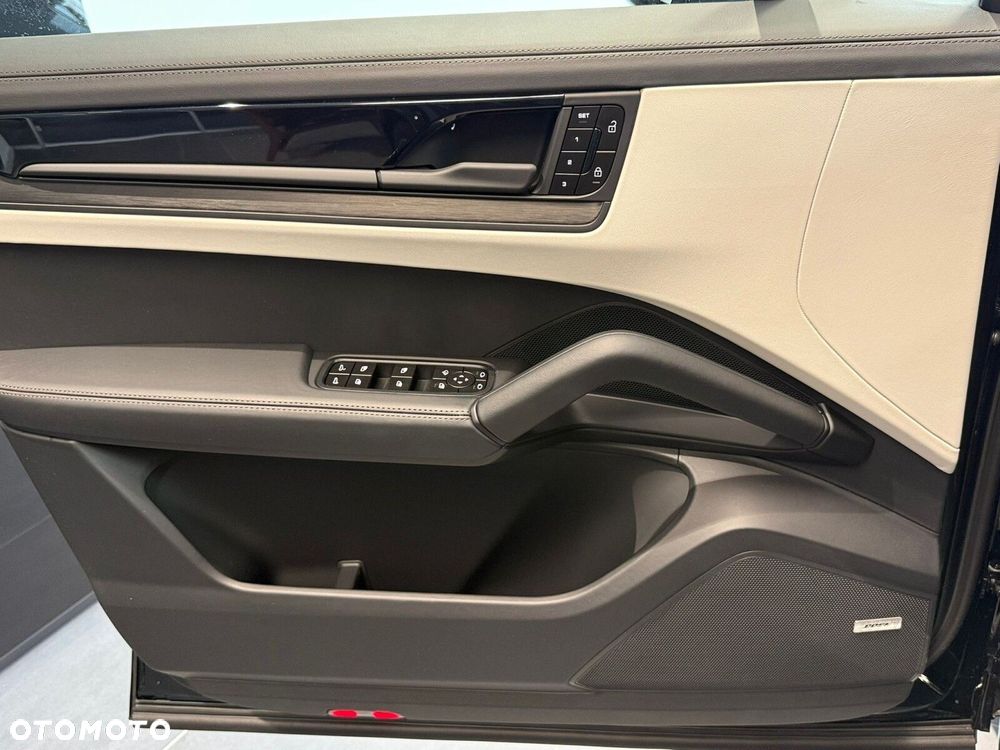 Porsche Cayenne - 14