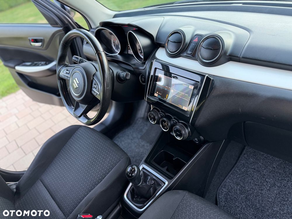 Suzuki Swift 1.0 T Premium Plus - 11
