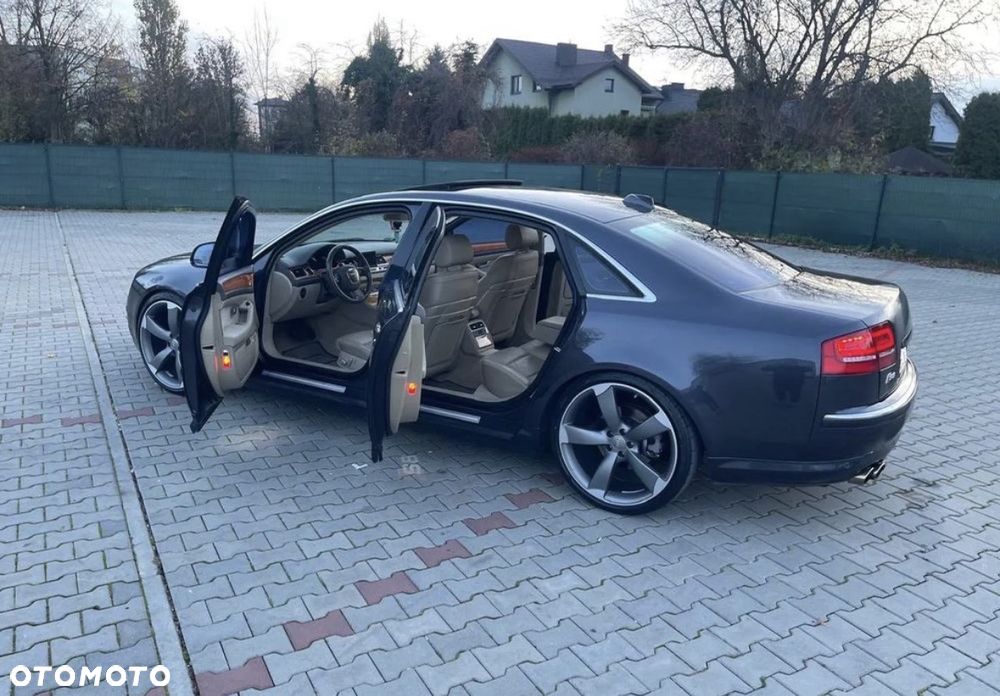 Audi A8 4.2 L Quattro - 6
