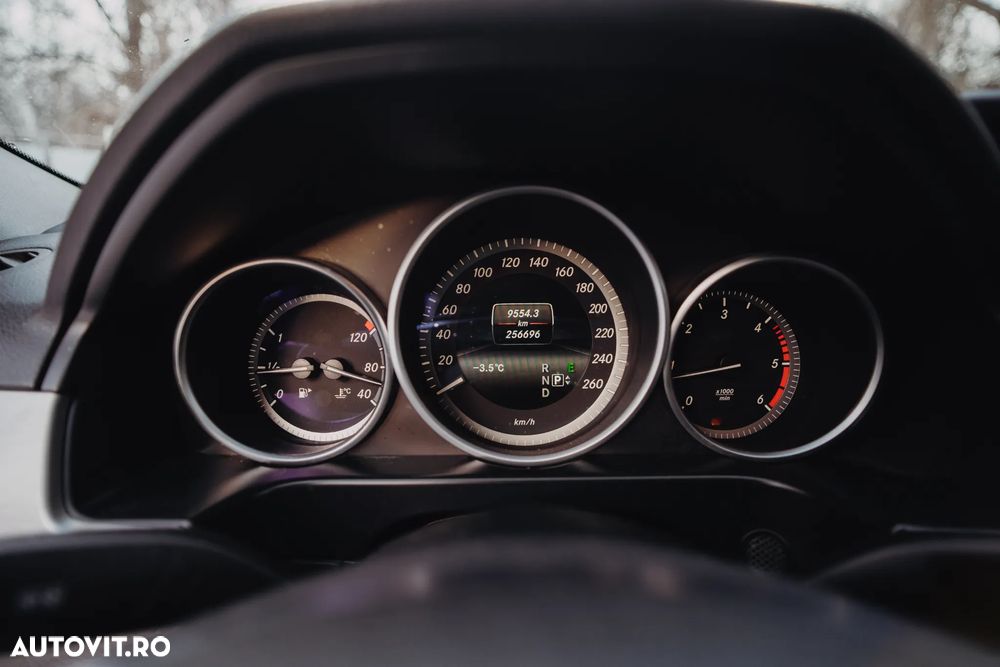 Mercedes-Benz E - 12