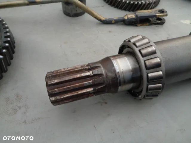 Kosz przedniego napędu przystawka Z61 New Holland 8560 - 4