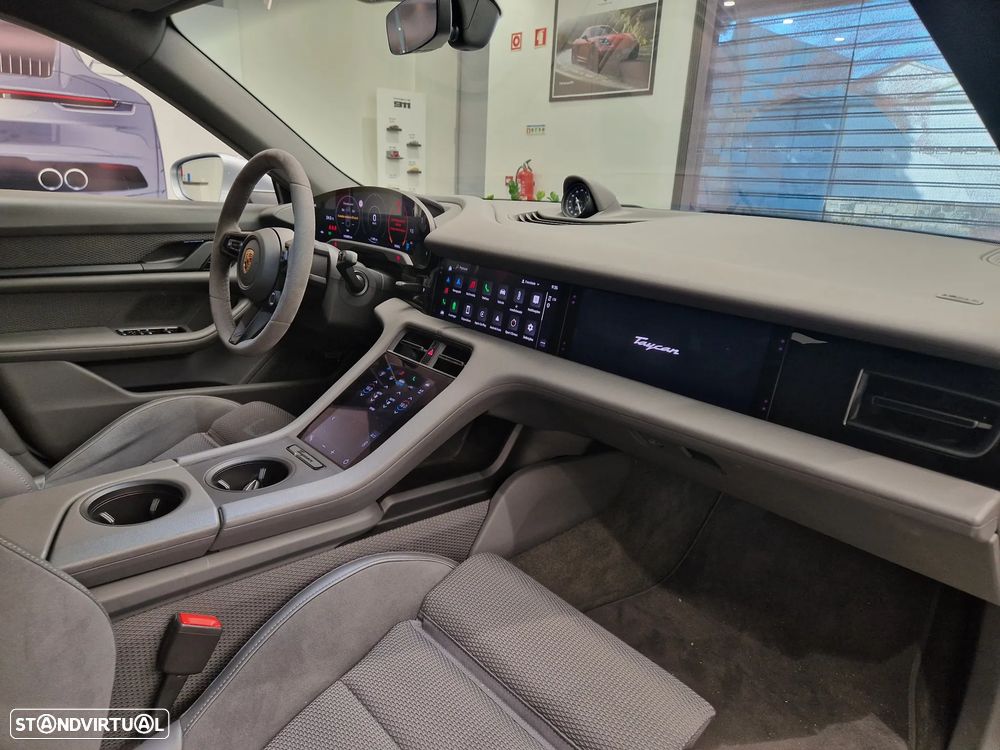 Porsche Taycan 4S - 29