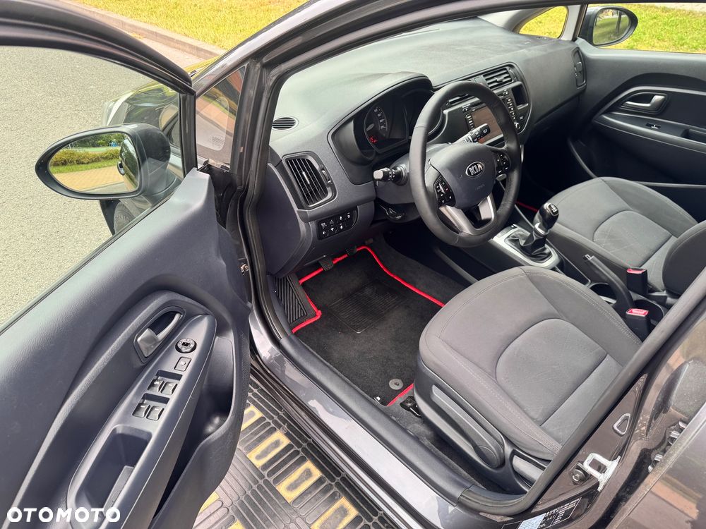 Kia Rio 1.4 Fifa World Cup Edition - 11