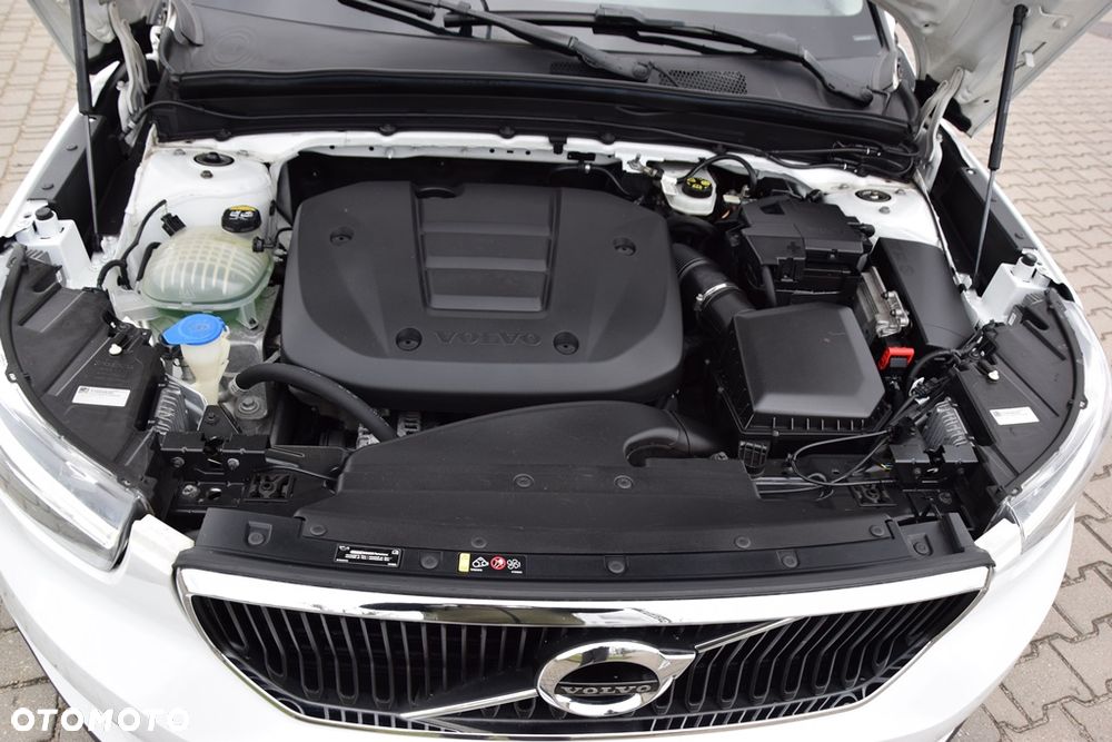 Volvo XC 40 T3 Geartronic Momentum Pro - 30