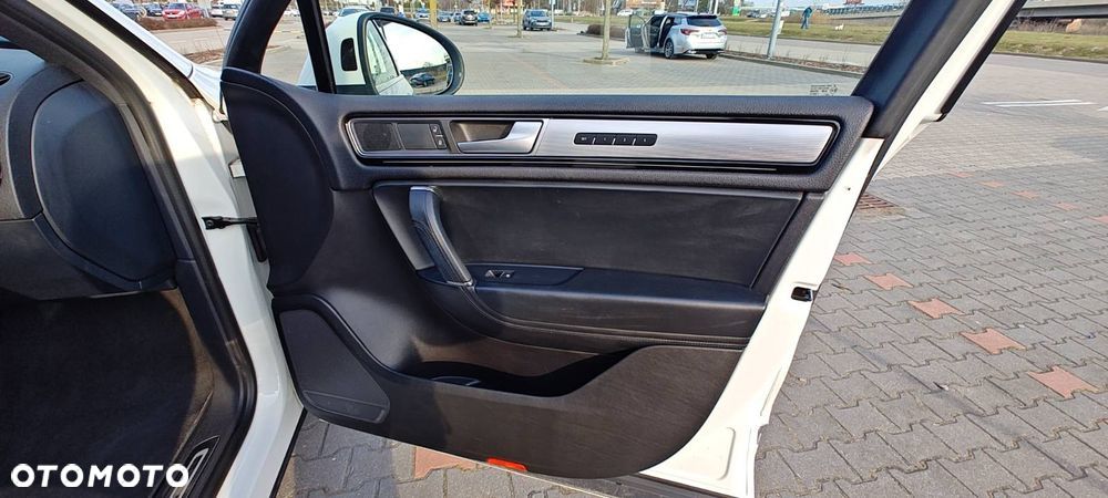 Volkswagen Touareg 3.0 V6 TDI BMT Perfectline R-Style - 10