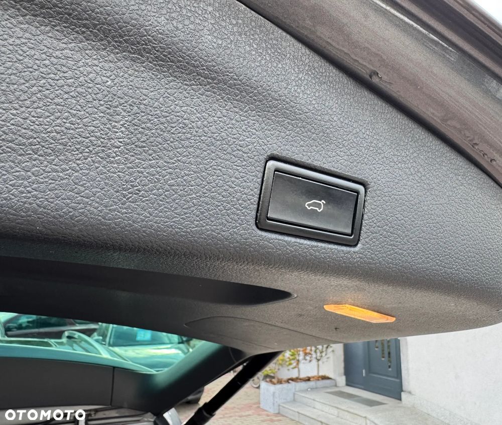 Volkswagen Sharan 2.0 TDI 4Motion BlueMotion Technology Highline - 27