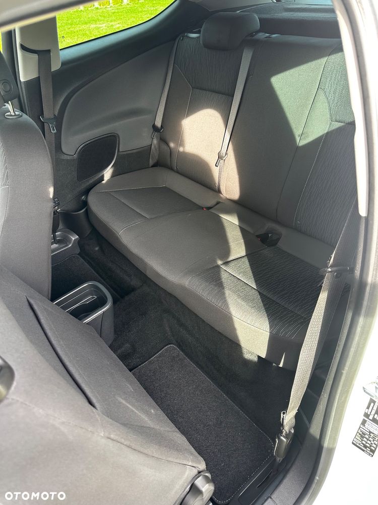 Opel Astra IV GTC 1.6 T Active - 8