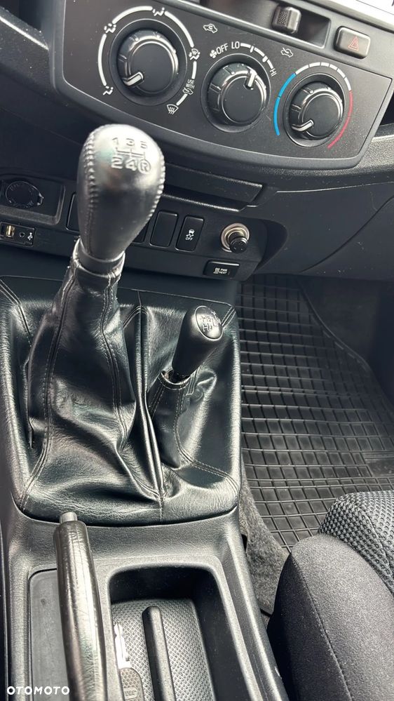 Toyota Hilux 4x4 Double Cab Life - 16