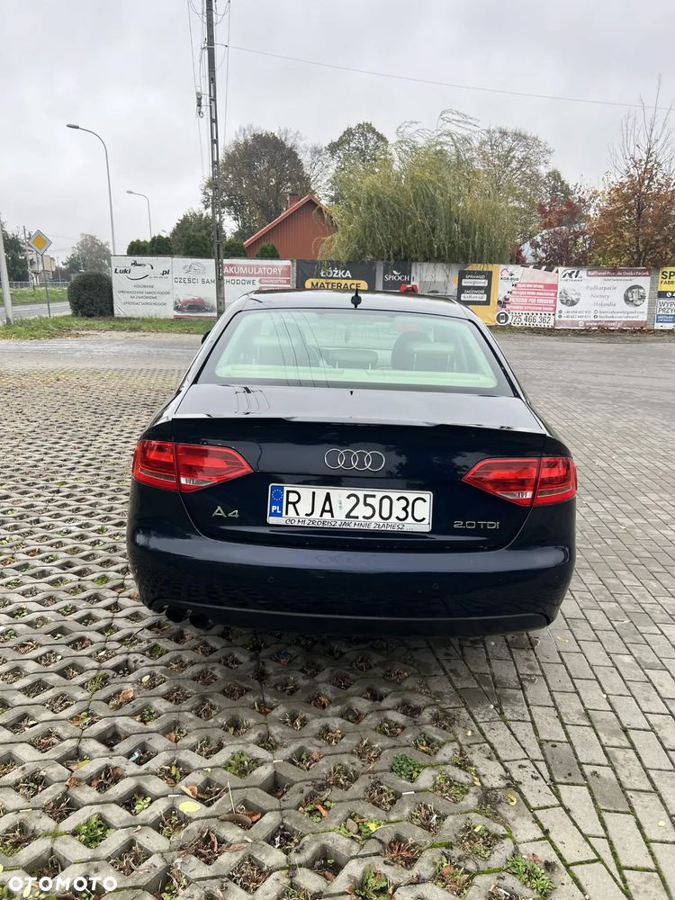 Audi A4 Limousine - 8